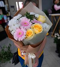 Букет цветов из:  Герберы, Розы и Хризантемы в Находке
