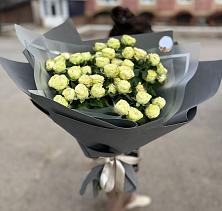 Букет Белые кустовые розы Солинеро в Находке