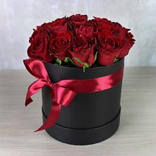 Цветочная композиция из Розы в шляпной коробке в Находке