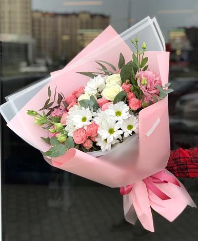 Букет цветов из: Розы, Лизиантусы и Хризантемы в Находке